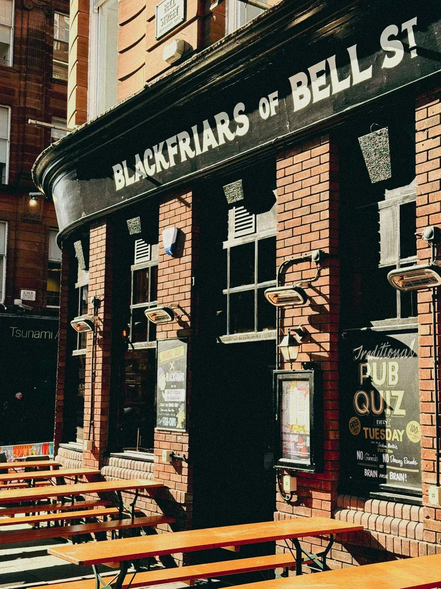 The Blackfriars of Bell Street frontage and pavement tables